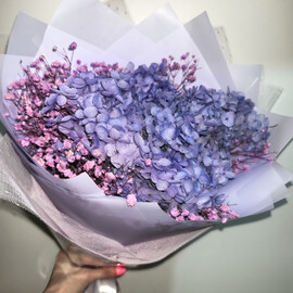 Buket iz stabilizirovannoj gortenzii