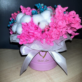 Букет из сухоцветов из гортензии и хлопка