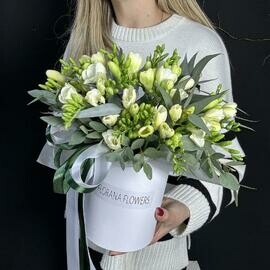 Цветы в коробке. Фрезия