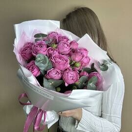 Misti babls  Buket pionovidnih roz s evkaliptom