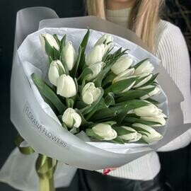 Belie tyul_pani 19 shtuk buket v matovoj plenke