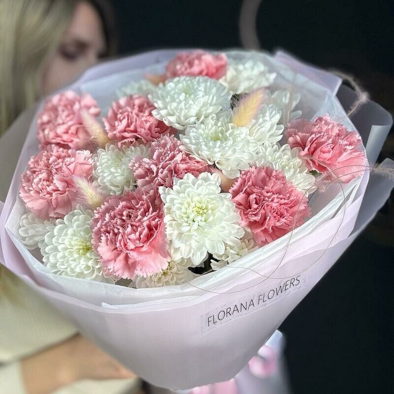Bouquet with white chrysanthemum and dianthus, standart