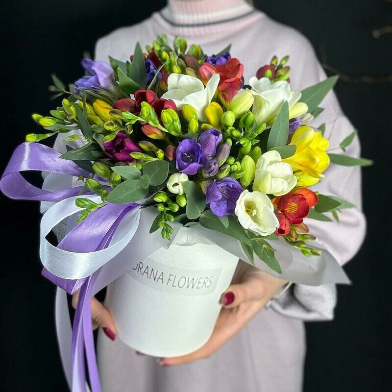 Цветы в коробке. Фрезия цветная, уменьшенный