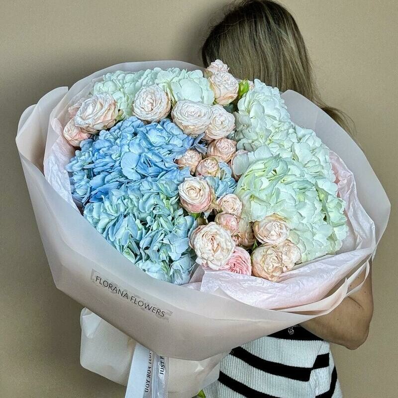 Большой букет с розами и гортензией WOW-букет , премиум