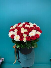 Composition of 51 roses