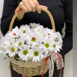 a basket of daisies