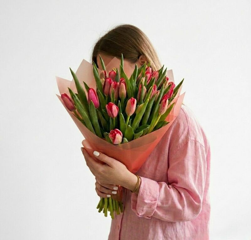 25 тюльпанов в оформление, стандартный