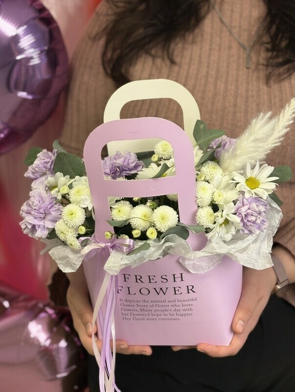 Sumochka lavandovaya «Zakat» s diantusami i hrizantemoj, standart