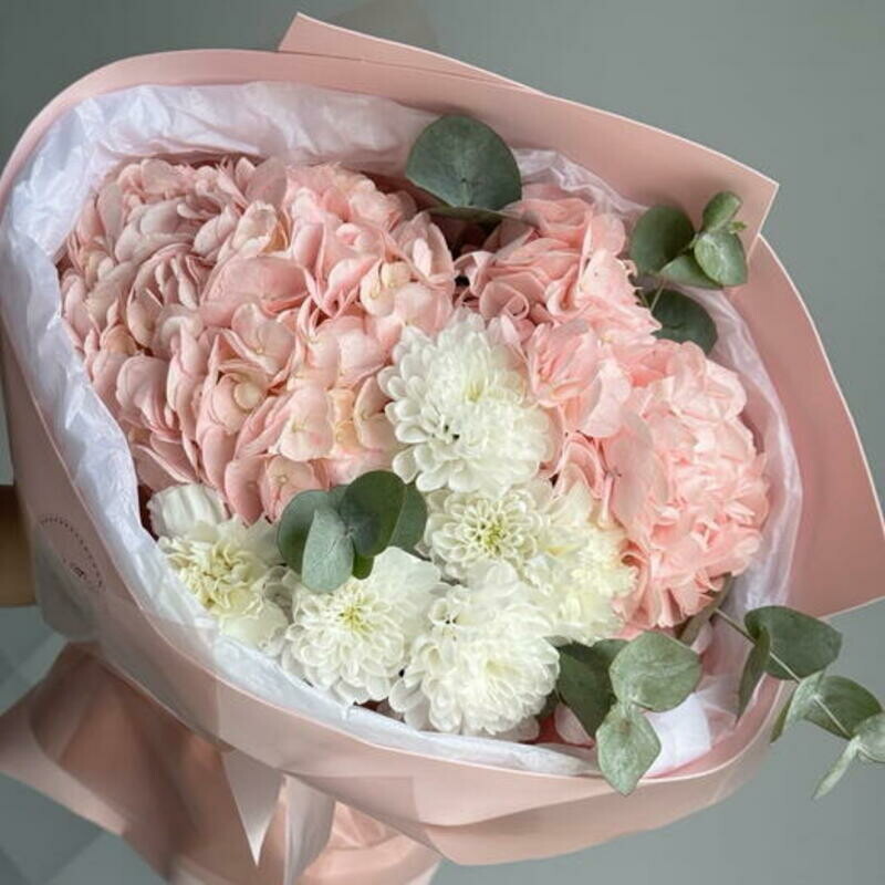 Гортензия нежный букет хризантема эвкалипт, стандартный