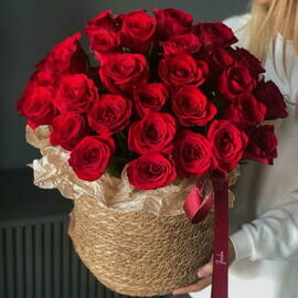 Корзина с цветами красная роза