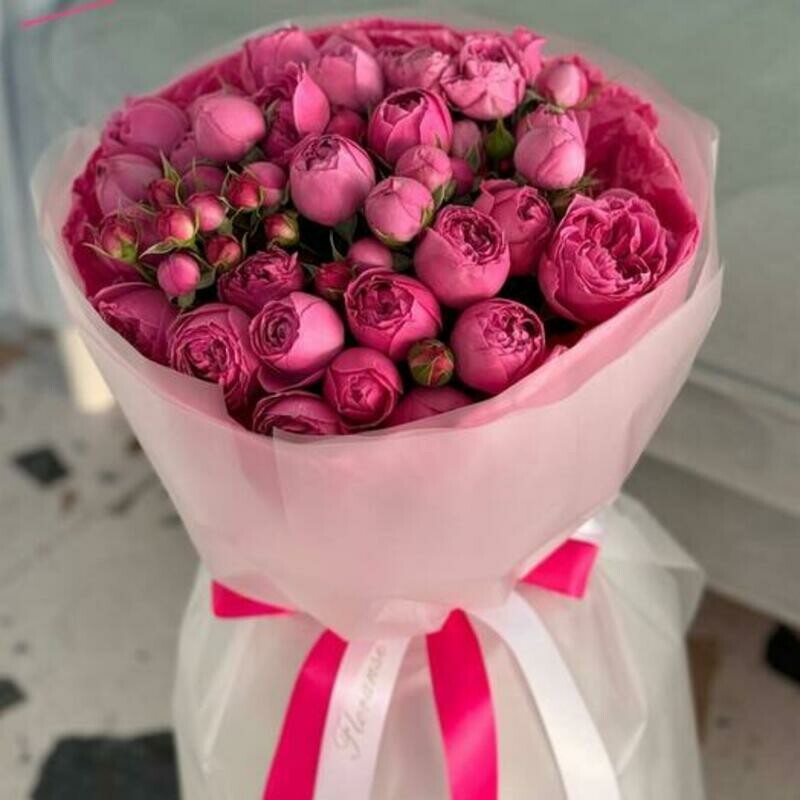 Buket iz aromatnih kustovih roz, standart