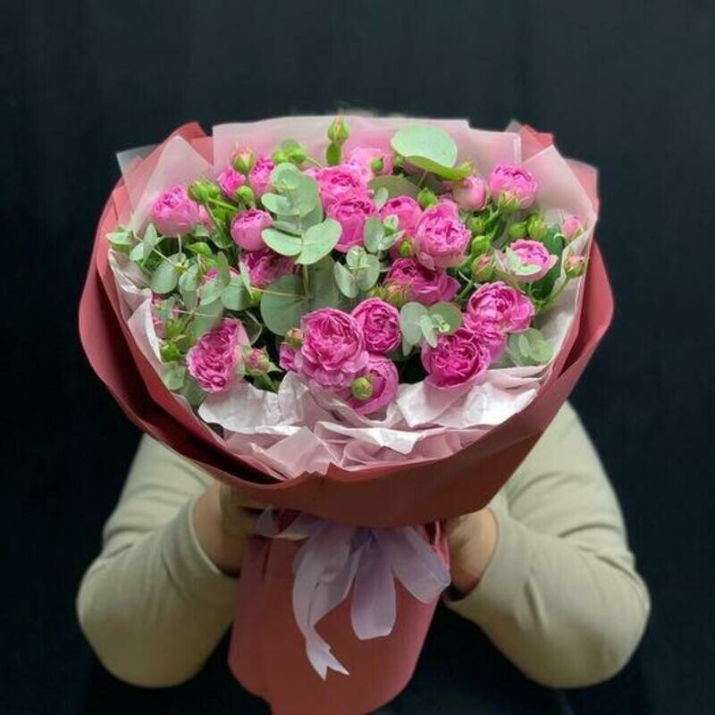 Buket tcveti kustovaya roza, standart