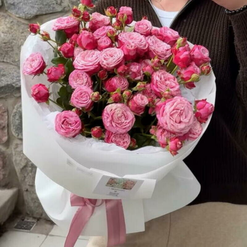 Krasivij buket pionovidnie rozi, standart