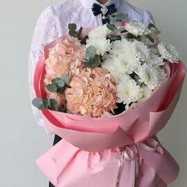 Нежный воздушный букет гортензия хризантема