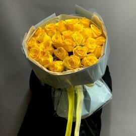 Buket iz zheltih solnechnih roz