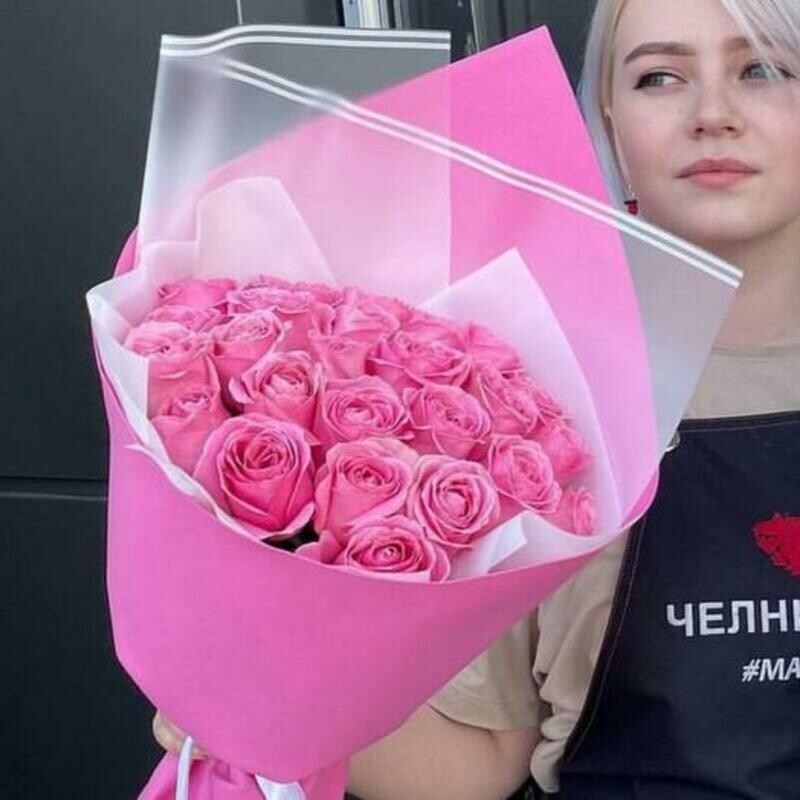 Buket iz pionovidnih roz s oformleniem, standart