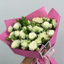 Buket kustovie svetlie rozi