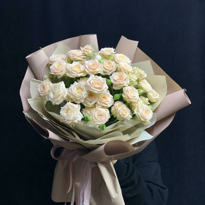 Buket iz kustovih kremovih roz, standart