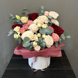 Pionovidnie rozi v korobke