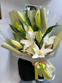Букет из лилий