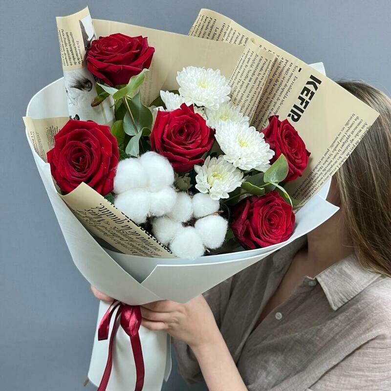 Букет из роз, хризантемы и хлопка, стандартный