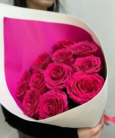 Buket 11 yarkih ekvadorskih roz