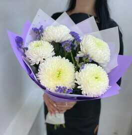 Букет из белоснежных одноголовых хризантем