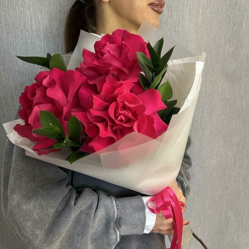 Букет из 3 французских малиновых роз, стандартный