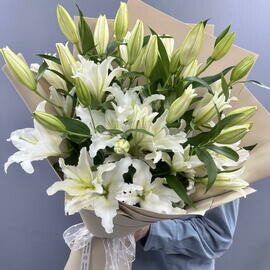 Огромный букет лилий