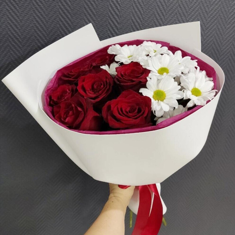 Duo bouquet of Daisies and red roses, standart