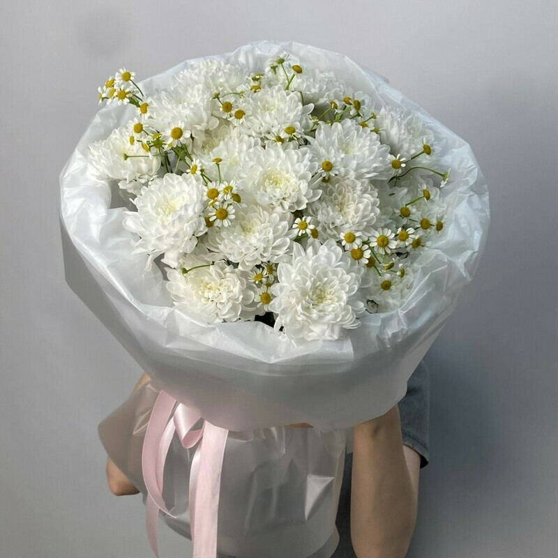 Monobuket «Oblachko», buket iz belih hrizantem