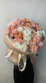 Kremovij buket s rozami ekvador