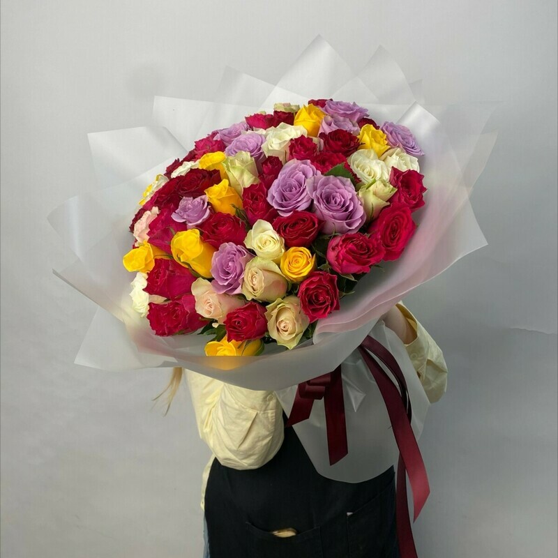 Букет из ярких разноцветных роз, розы кения 51