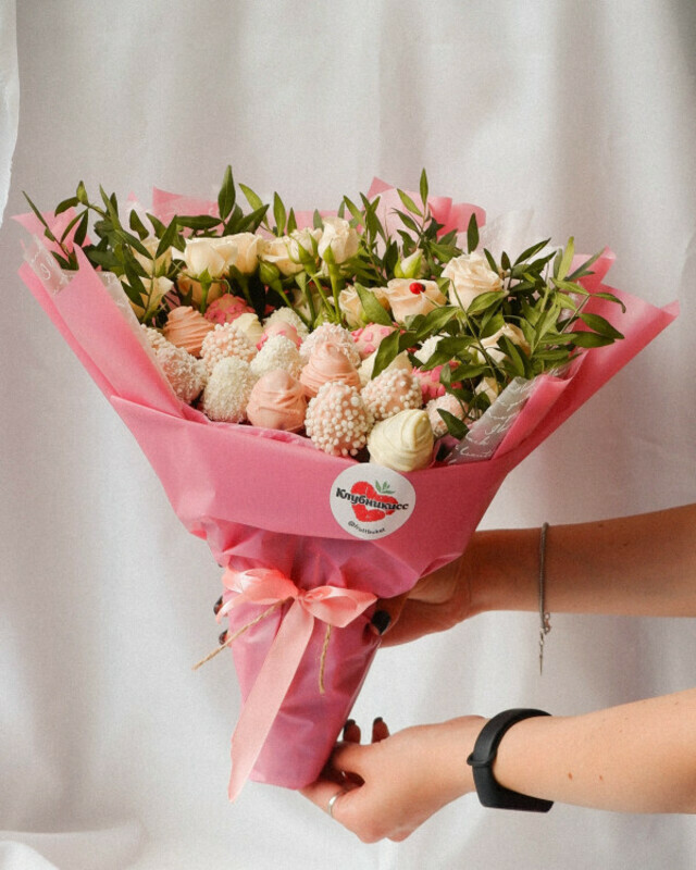 Buket s klubnikoj v shokolade "Flamingo", standart