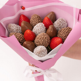 Buket s klubnikoj v shokolade "Val_s"