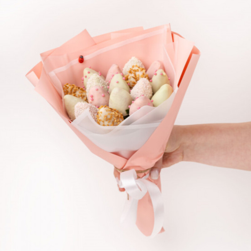 Buket s klubnikoj v shokolade " Tiffani", standart