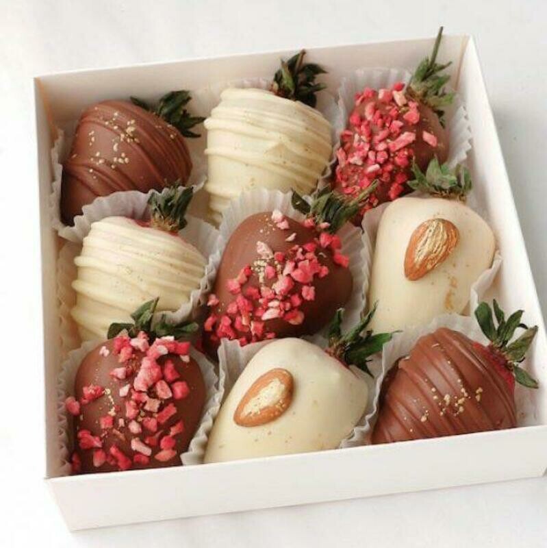 Набор клубника в шоколаде 6-9 ягод с сублиматами, стандартный