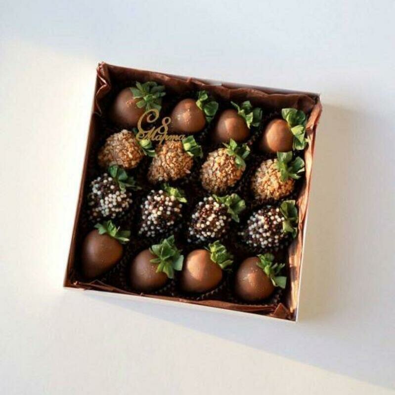 Nabor «Mokko» s klubnikoj v shokolade, 16-20 yagod, standart