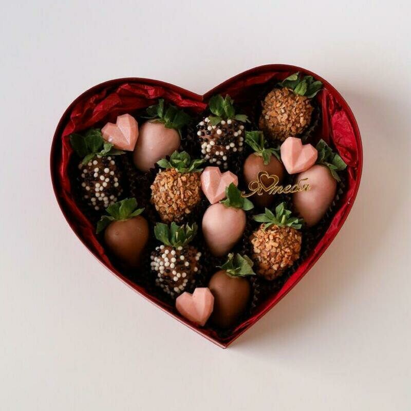 Serdtce s klubnikoj v shokolade 12-14 yagod, standart