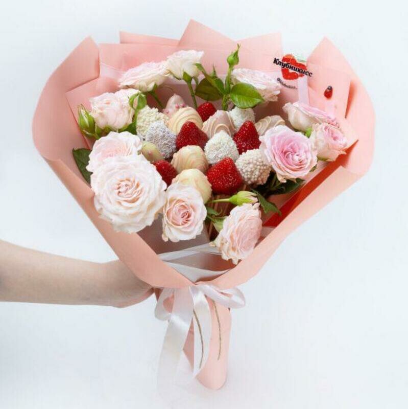 Buket s klubnikoj v shokolade i tcvetami "Venzel_ XS", standart