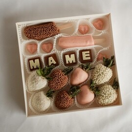 Набор с клубникой и бананами "Маме"