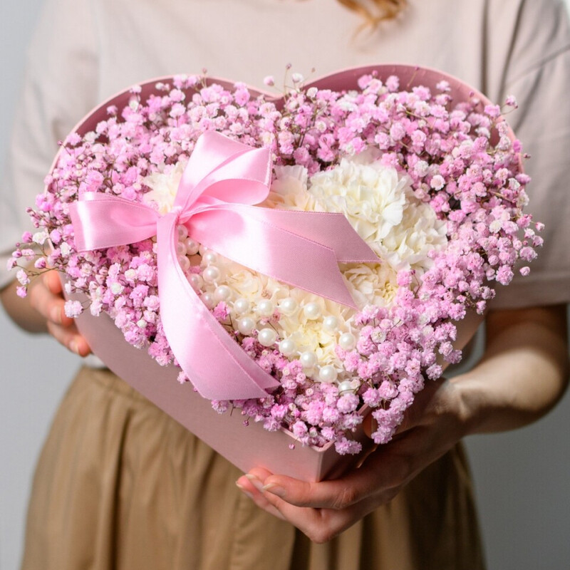 Bouquet "Gentle heart" with white dianthus and pink gypsophila, buket «nezhnoe serdtce» s belimi diantusami i rozovoj gipsofiloj
