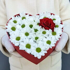Daisies and a rose in a heart box