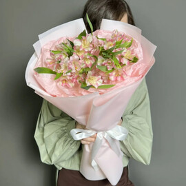 Buket s al_stromeriej