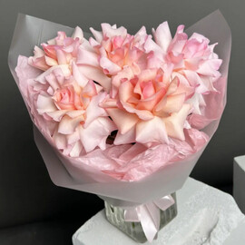 Buket iz 5 rozovih frantcuzskih roz