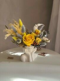 Композиция из стабилизированных цветов, букет из сухоцветов , букет роз,розы,подарок