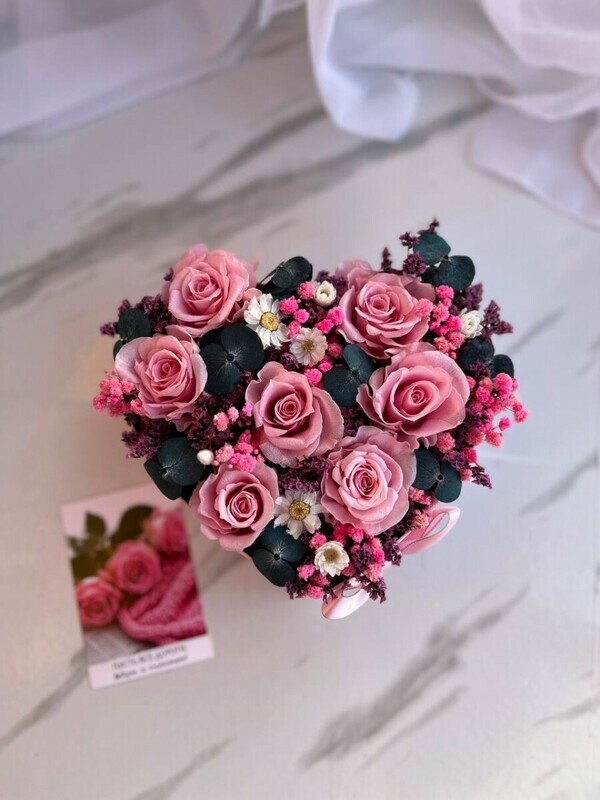 Korobka tcvetov, stabilizirovannie tcveti, rozi, podarok, standart