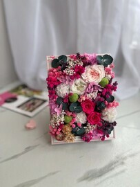Композиция из стабилизированных цветов, картина из цветов , розы,букет,подарок