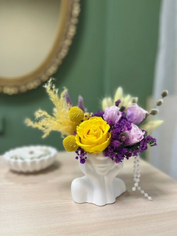 Композиция из стабилизированных цветов, букет из сухоцветов , кашпо мечтательница , розы,подарок, стандартный