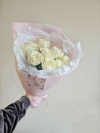 Букет из белых роз 9 штук